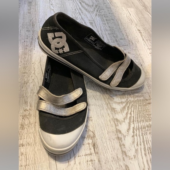 DC ballet flats shoes in black, white and silver grey with Velcro straps, US 6.5 - Picture 2 of 4